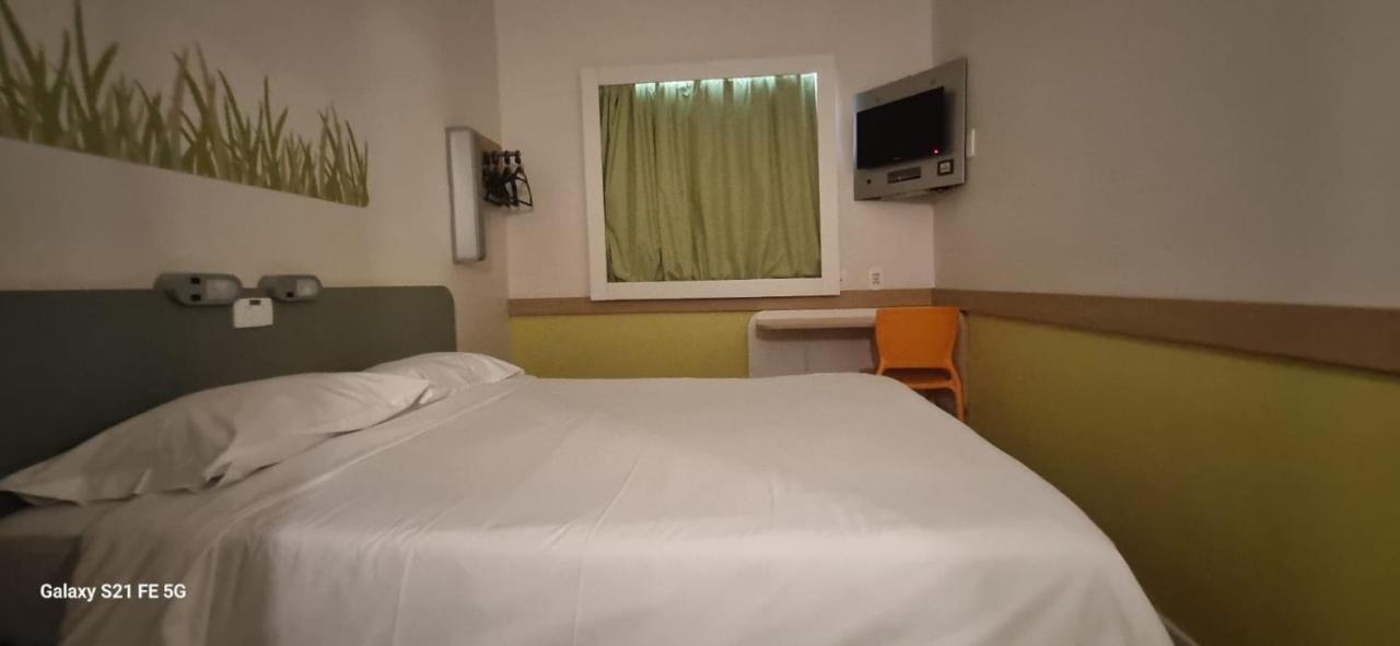 Ibis Budget Nao Me Toque Nao-Me-Toque Luaran gambar